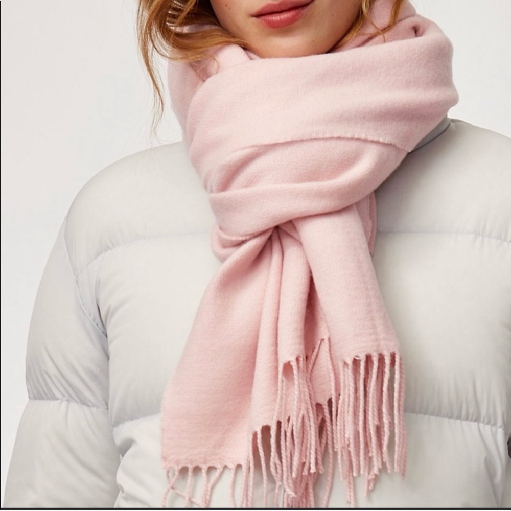 Aritzia Main Character Lauren Soft Pink Scarf - Picture 2 of 9